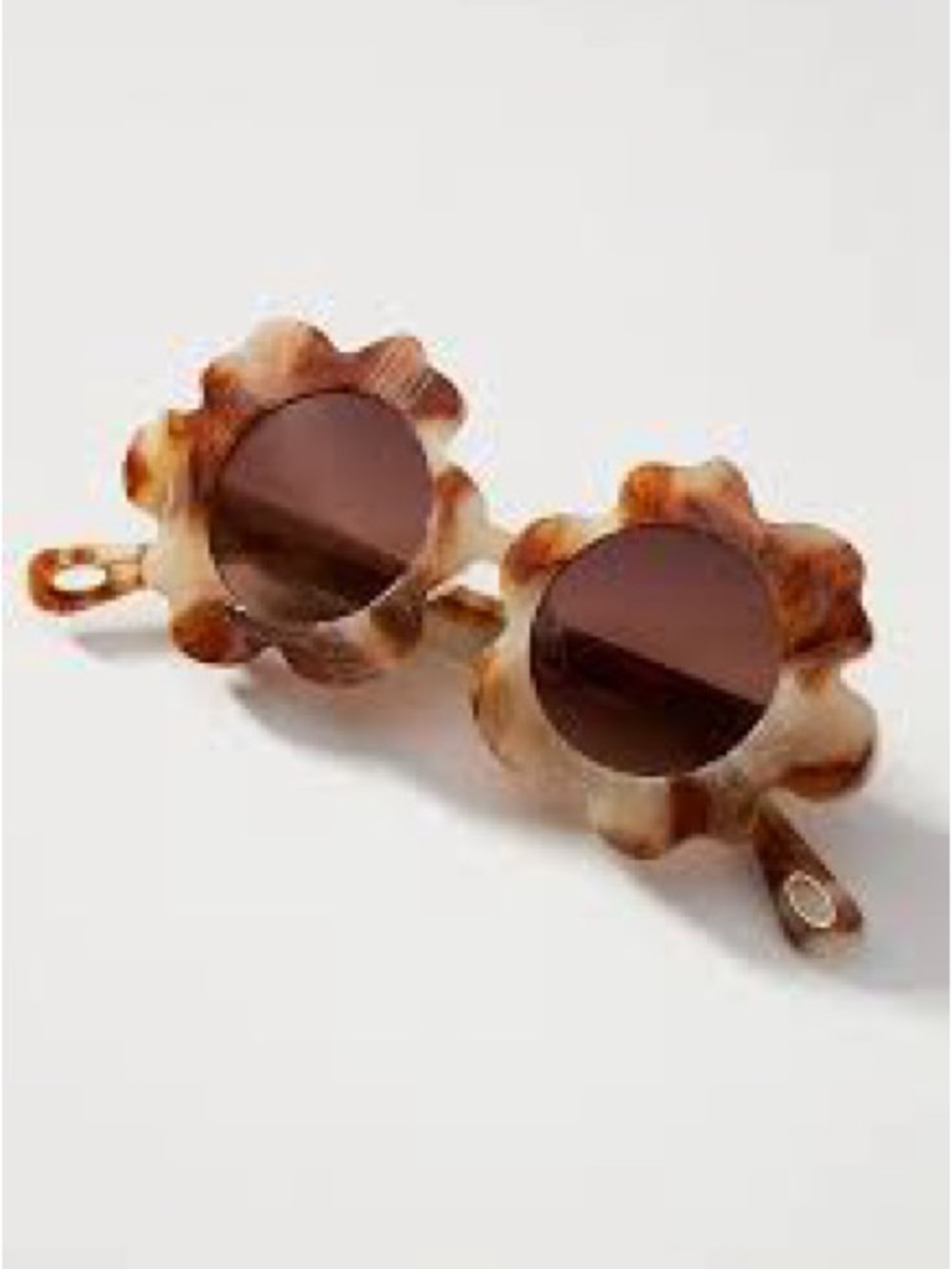 Lele Sadoughi Flower-Shaped Round Sunglasses in Tortoiseshell - no case